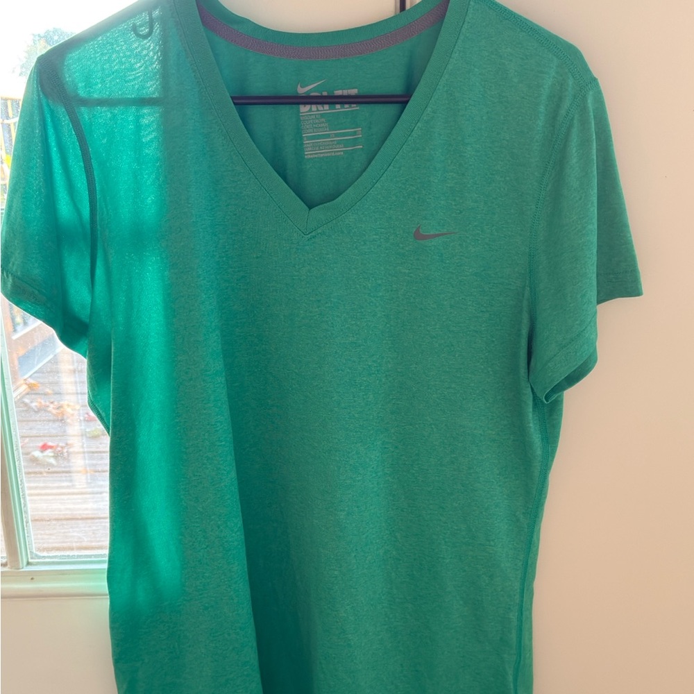 Nike Dri-FIT V-Neck Tee – Women’s Size XL – Green